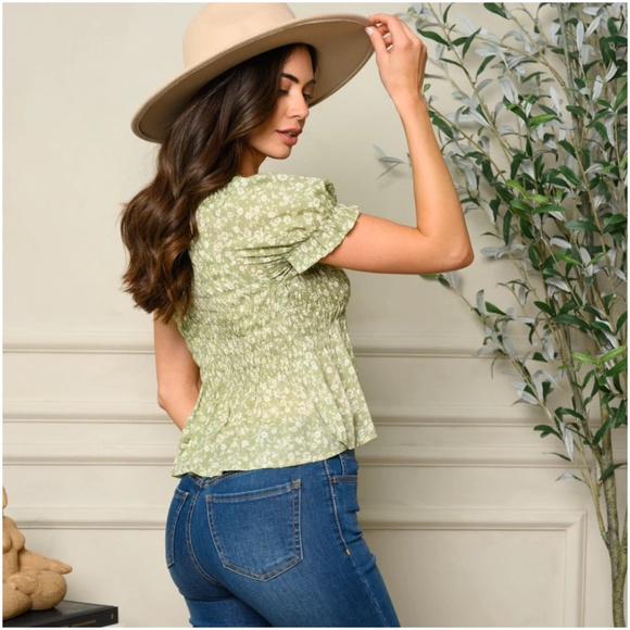 SHORT PUFF SLEEVE V-NECK FLORAL SMOCK TOP - Picture 4 of 4